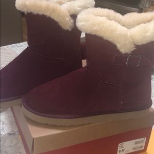 Fur burgundy boots